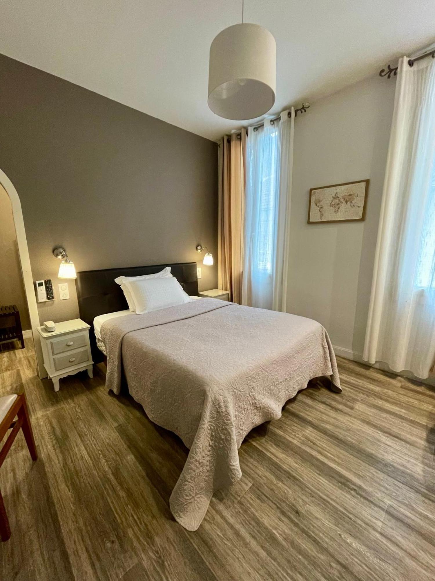 Hotel Henri IV Тарб Экстерьер фото